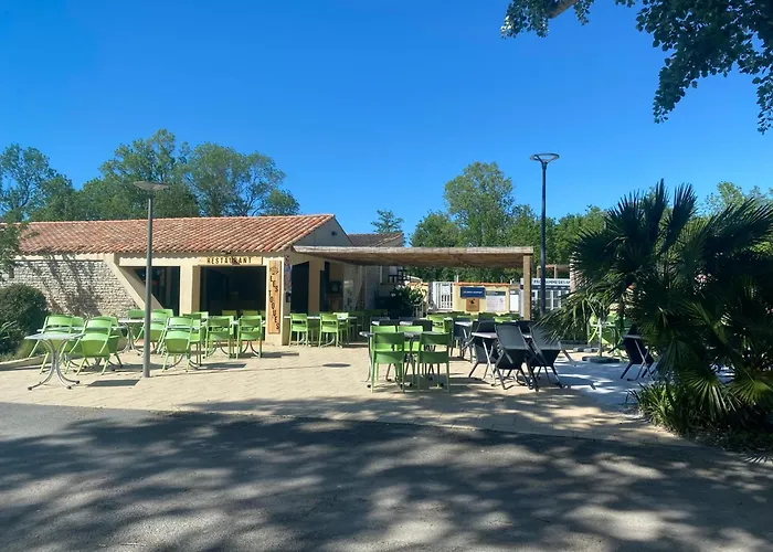 אתר קמפינג Mobil-home - Le Marie Elodie 85 *